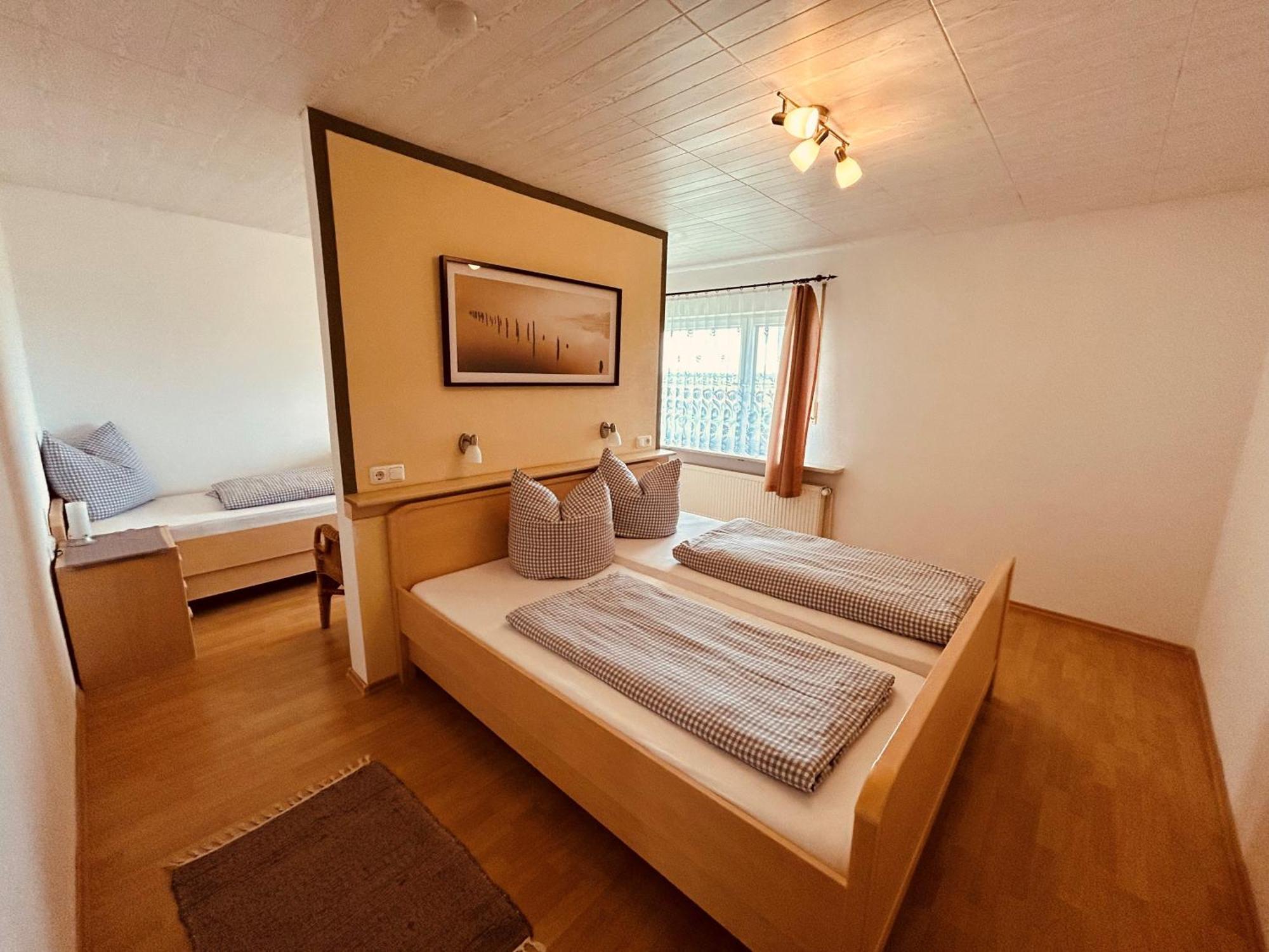 Pension Zum Krug, Messe Muenchen Hergolding Pokoj fotografie
